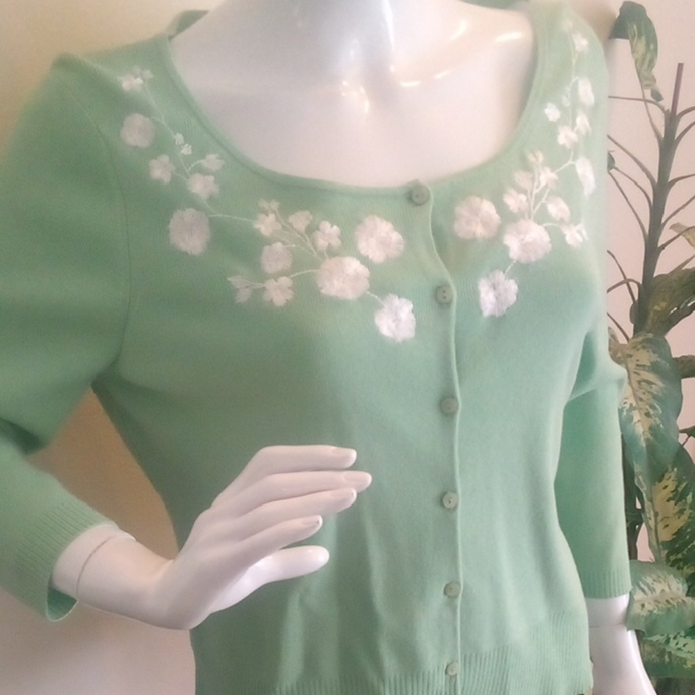 Art-Deco Style Mint Green & White Floral Sweater. Size: LP